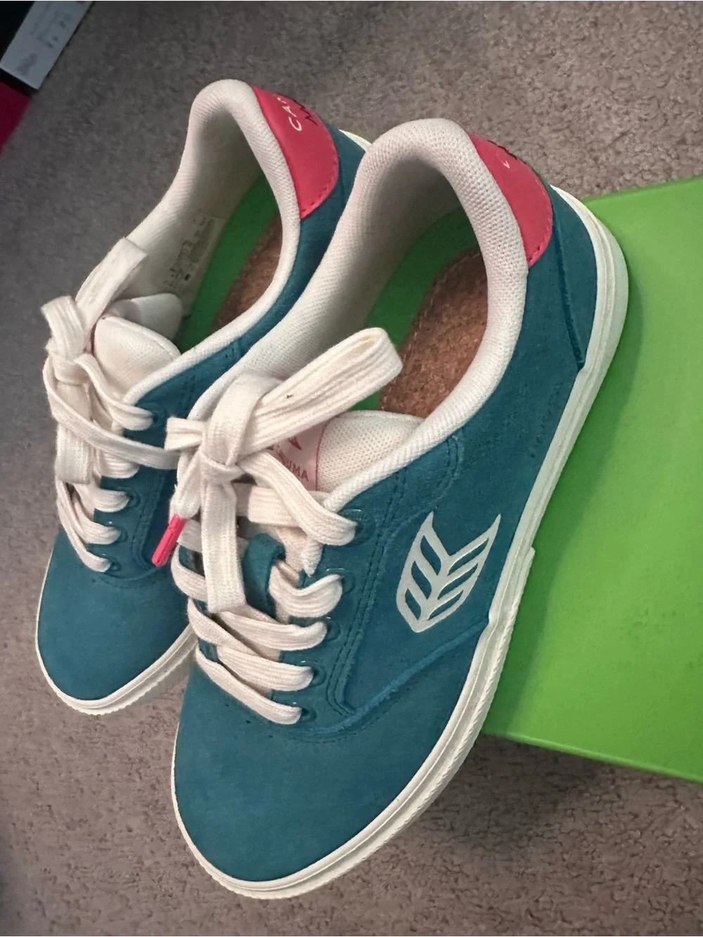 Cariuma Teal Low-Top Sneakers with White Laces